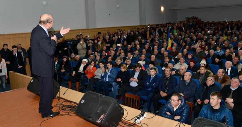 Traian Băsescu în vizită la Nisporeni, R. Moldova