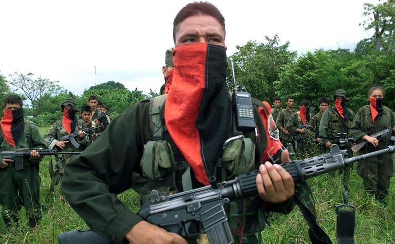 Luptători ai grupului de gherilă columbian Armata Naţională de Eliberare (ELN)