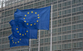Steaguri ale Uniunii Europene in fata sediului Comisiei Europene din Bruxelles (Mihut Savu / Epoch Times Romania)