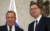 Ministrul rus de externe Serghei Lavrov (st) discută cu preşedintele sârb Aleksandar Vucic în Belgrad, Serbia, 21 februarie 2018. (Captură Foto)