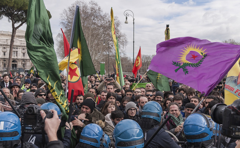 Demonstraţii ale kurzilor la Roma, cu ocazia vizitei preşedintelui turc Recep Erdogan