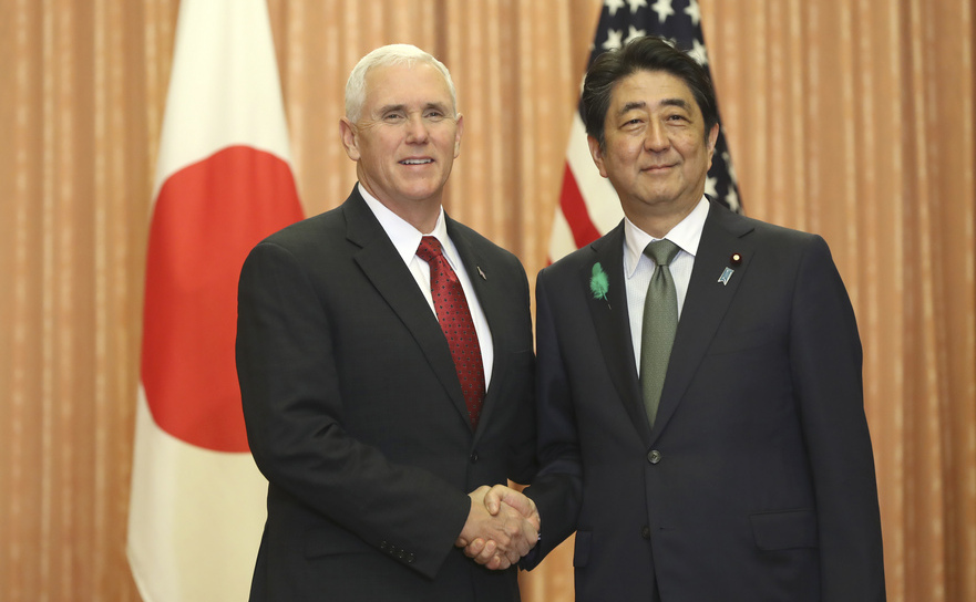 Mike Pence, Shinzo Abe, arhivă - aprilie 2017