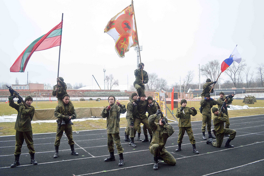 Antrenamentul paradei dedicată celei de-a 100 aniversare de la crearea Armatei Roşii, cu participarea a circa 500 militari, inlcusiv copii