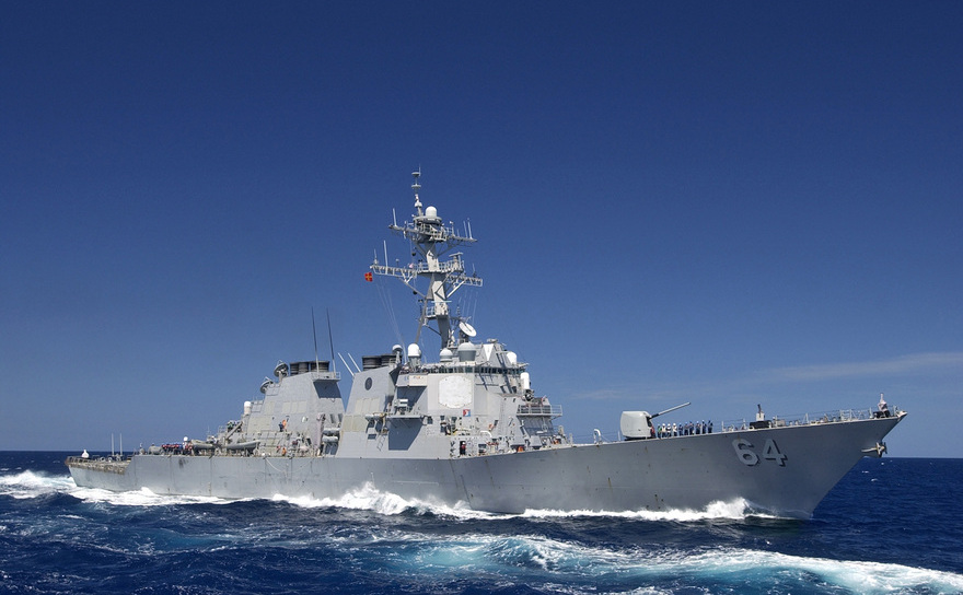 Distrugătorul american USS Carney