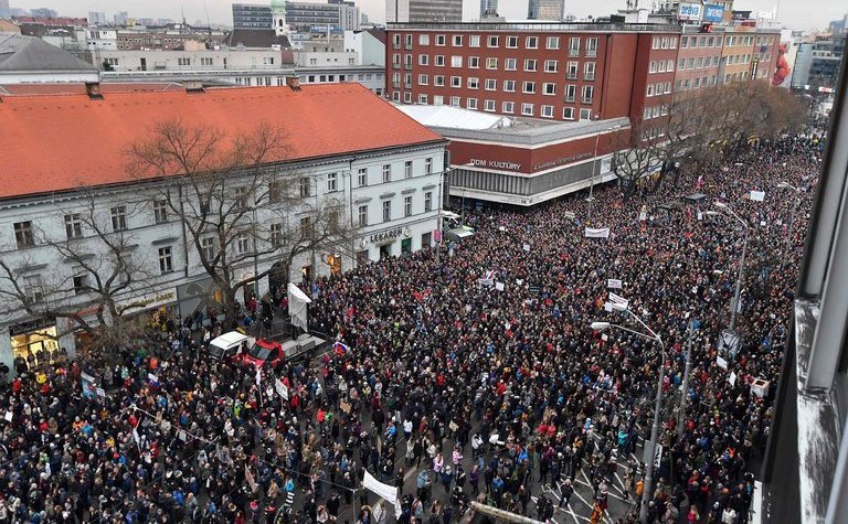 Protest în capitala slovacă Bratislava generat de uciderea unui jurnalist de investigaţie, 9 martie 2018. 