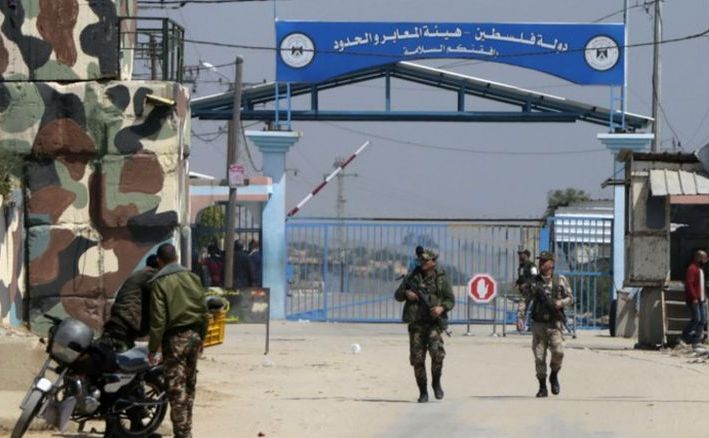 Forţe de securitate ale Hamas păzesc punctul de frontieră Erez, în nordul Fâşiei Gaza.