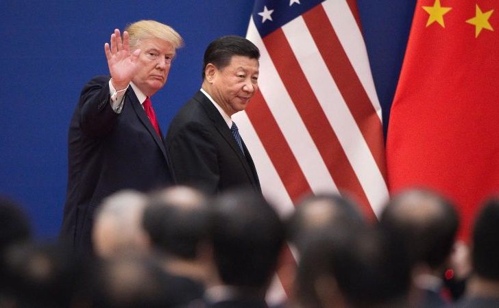 Preşedintele american Donald Trump (st) şi omologul său chinez, Xi Jinping.