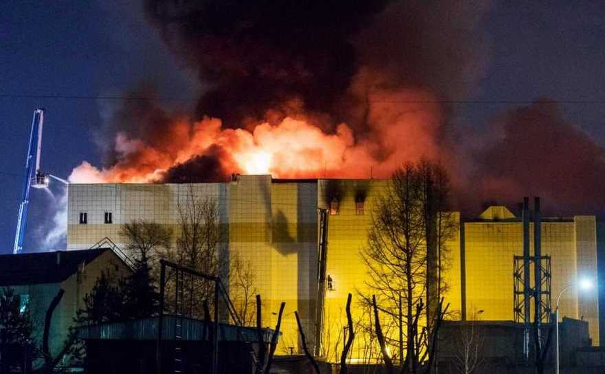 Incendiu la un mall de cumpărături din Kemerovo, Rusia. 