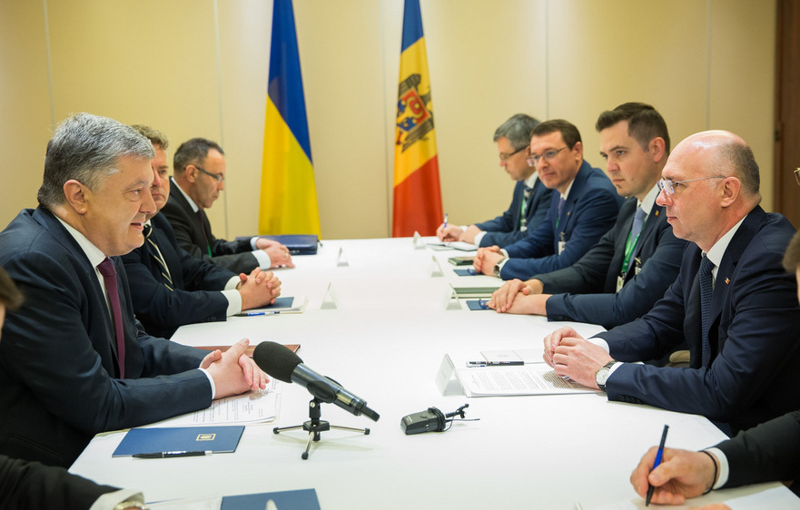 Poroşenco a promulgat Legea cu privire la controlul în comun la frontiera moldo-ucraineană (gov.md)