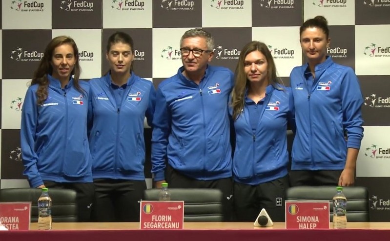 Echipa feminină de tenis a României - Simona Halep, Sorana Cîrstea,  Irina Begu şi Mihaela Buzărnescu alături de căpitanul nejucător Florin  Segărcea.