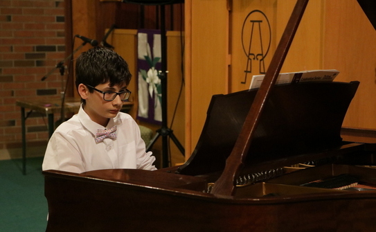 Festivalul Copiilor 2018 - Sebastian Sperneac, 13 ani, Oakville: interpretând Mazurka în A Minor, de Frederic Chopin şi Invenţia nr. 10 în G Major, de Johan Sebastian Bach. (Maria Matyiku / Epoch Times)