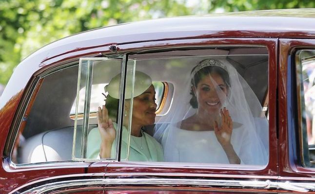 Meghan Markle, alături de mama sa, îndreptându-se spre capela St. George (Guliver / Getty Images)