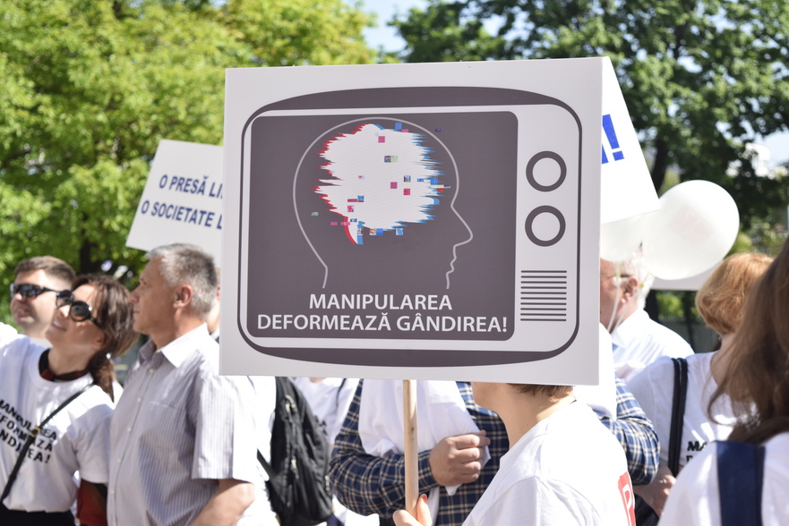 Ziua Mondială a Libertăţii Presei, protest în faţa Parlamentului (Epoch Times România)