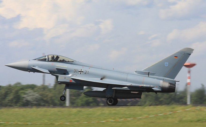 Avion de vânătoare Eurofighter Typhoon al Forţei Aeriene germane.

