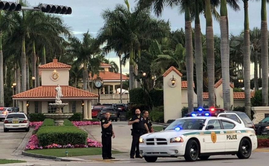 Poliţia răspunde la focuri de armă raportate în clubul de golf al preşedintelui american Donald Trump în Florida, SUA, 18 mai 2018.