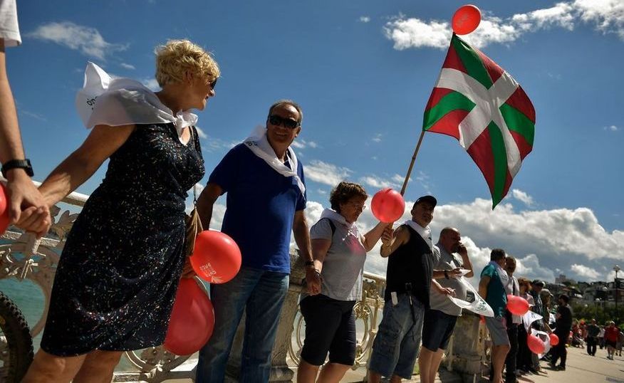 Peste 175.000 de oameni formează un lanţ uman pe o distanţă de aproximativ 200 km în Ţara Bascilor, 10 iunie 2018.