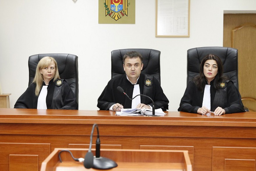 Judecătorii Curţii de Apel Chişinău Ala Malîi, Vladislav Clima şi Ecaterina Palanciuc (zdg.md)