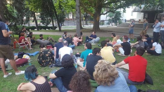 Grupul Occupy Guguţă, protest paşnic în faţa cafenelei Guguţă din centrul Chişinăului (facebook.com / Occupy Guguţă)