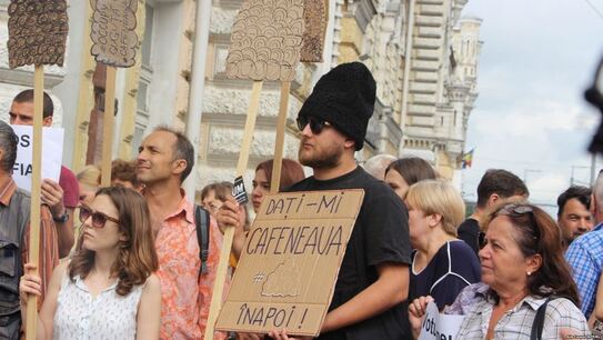 Protest la Primăria Chişinău împotriva ”mafiei imobiliare”. 24.07.2018 (europaliberă.org)