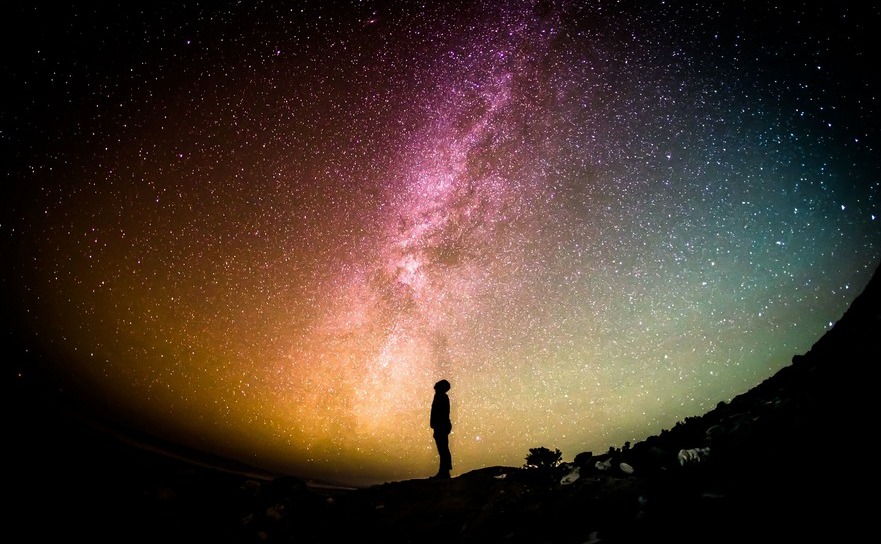 "Noi nu trăim doar într-un singur univers, ci într-un vast şi bogat univers plural." (pixabay.com)