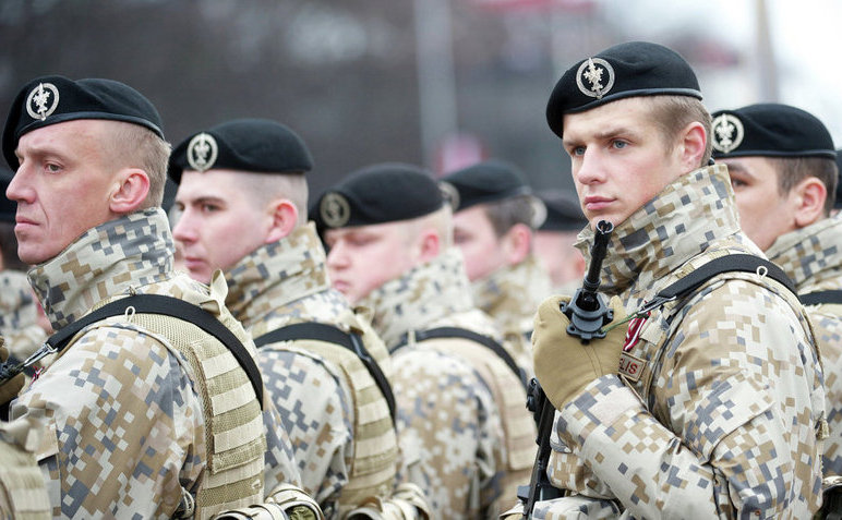 Soldaţi letoni (Captură Imagine)