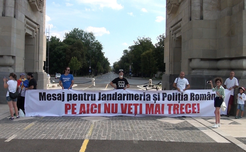 Arcul de Triumf, protest împotriva Jandarmeriei, pentru abuzurile comise împotriva populaţiei civile din România în 10 august