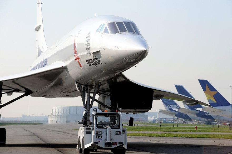 În octombrie 2003, era Concorde-ului a luat sfârşit. Până atunci, a fost unul dintre avioanele supersonice din aviaţia comercială care transporta pasageri peste Atlantic în doar trei ore şi jumătate. 