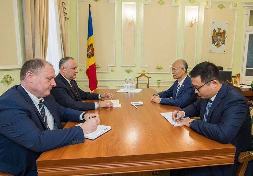 Intrevederea lui Igor Dodon cu ambasadorul Chinei la Chişinău, 25.09.2018 (facebook.com/Dodon Igor)