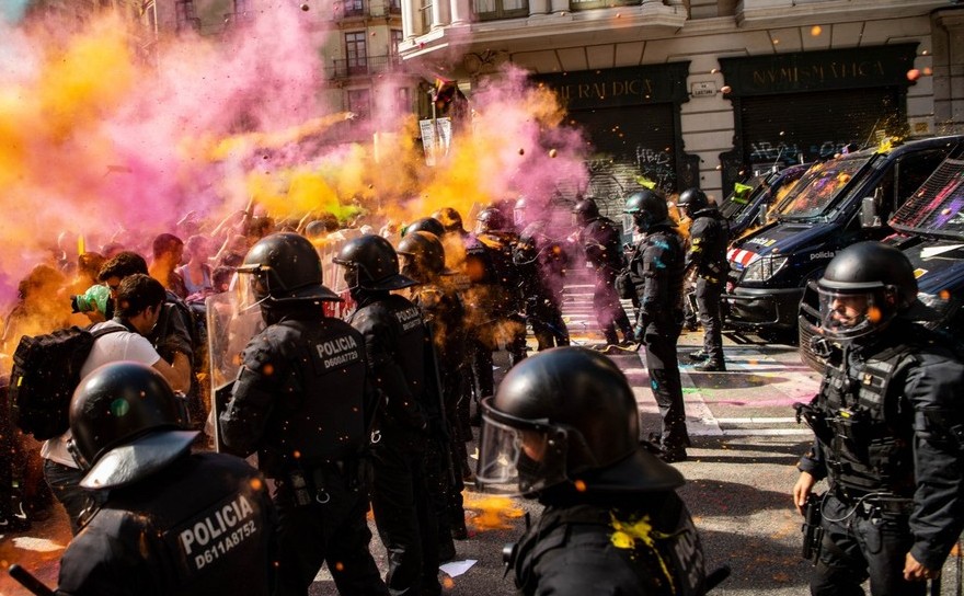 Ciocniri violente în Barcelona între separatişti şi susţinători ai poliţiei naţionale spaniole, 29 septembrie 2018
