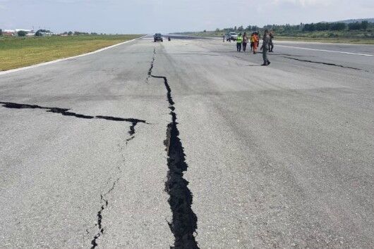 Pista aeroportului Mutiara SIS din Jufu de Palu, după cutremur (INDONESIA AIRNAV)