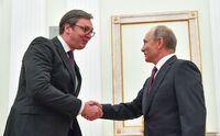 Preşedintele rus Vladimir Putin (dr) şi omologul său sârb Aleksandar Vucic, într-o întâlnire la Moscova, Rusia, în 2 octombrie 2018 (Captură Foto)