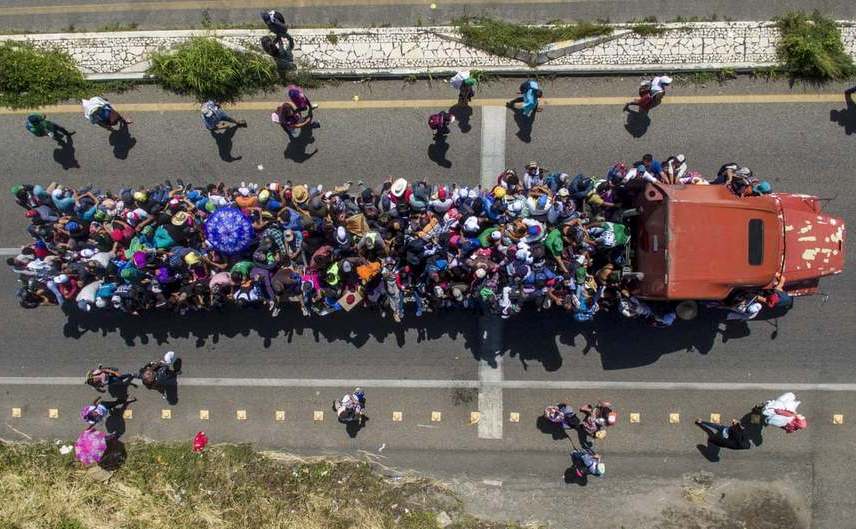 O parte a caravanei de imigranţi care se îndreaptă spre SUA, în suburbia oraşului mexican Tapachula, 22 octombrie 2018