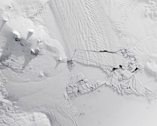Ultimul gheţar care s-a rupt din Gheţarul Insulei Pine în Octombrie (NASA-USGS LANDSAT/EARTH OBSERVATORYT)
