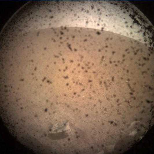 Prima imagine de pe Marte trimisă de "InSight" (NASA)