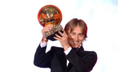 Croatul Luka Modric, câştigătorul ediţiei 2018 a trofeului 'Balonul de Aur'. (Captură foto)