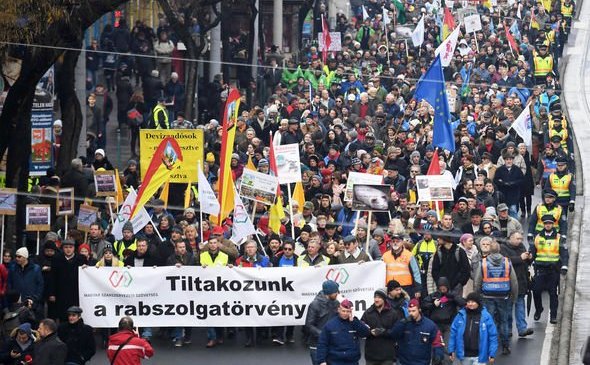 Maghiarii protestează împotriva unei legi care impune ore suplimentare (Getty Images)