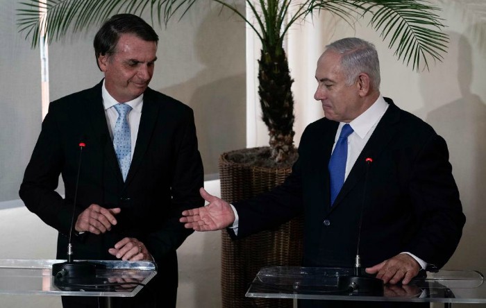 Iair Bolsonaro (stânga) împreună cu Benjamin Netanyahu (dreapta)