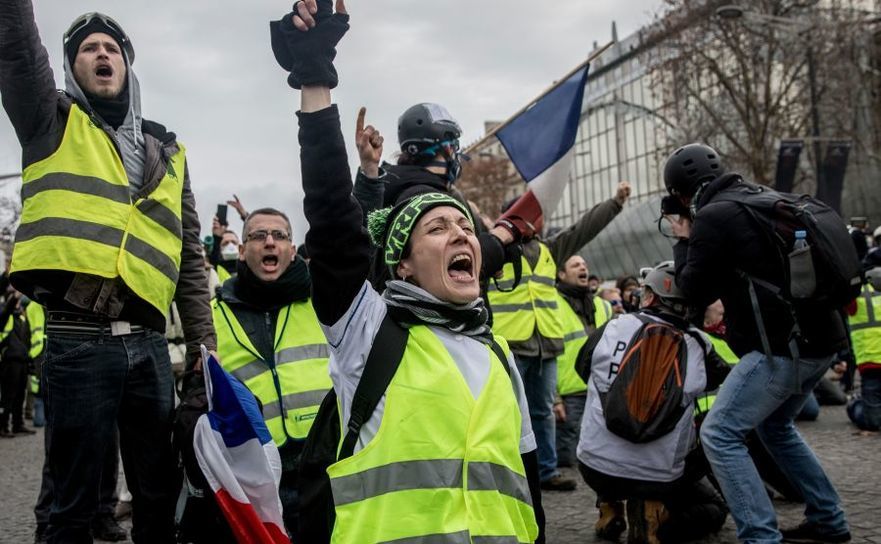 Protest al “vestelor galbene” în Paris, 8 decembrie 2018. Un protest similar a avut loc în 5 ianuarie 2019 în Londra (Chris McGrath/Getty Images)