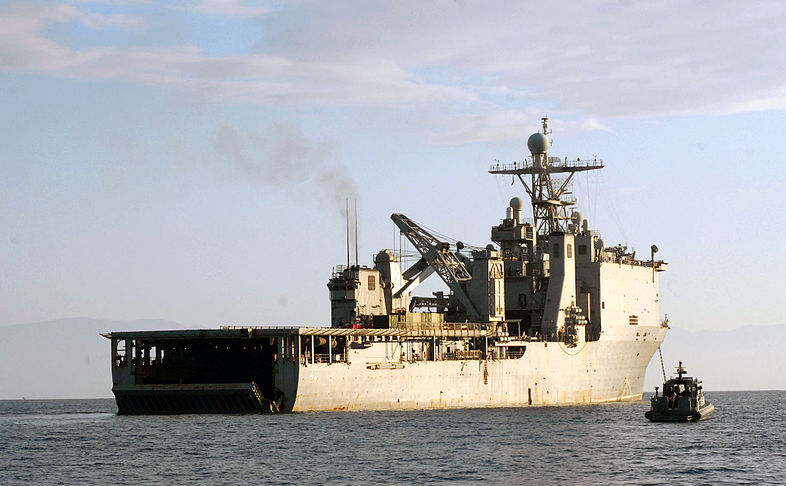 Nava americană de desant USS Fort McHenry