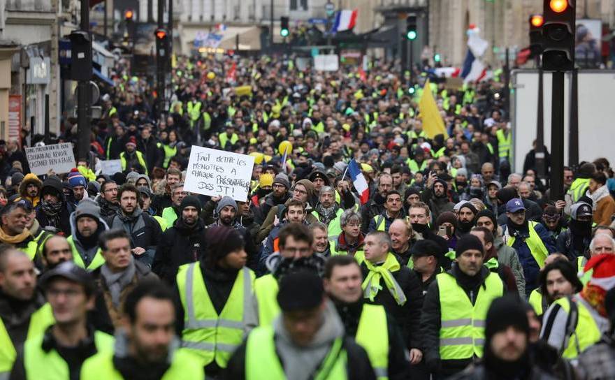 Manifestanţi “vestele galbene” în Paris, Franţa (AFP/Getty Images)