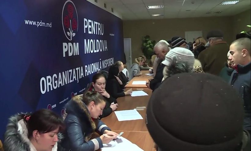 Procesul de colectare a semnăturilor în susţinerea lui Vlad Plahotniuc la Nisporeni
