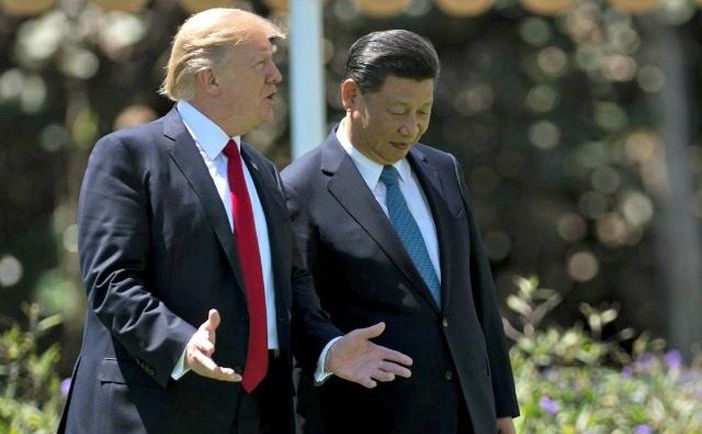 Preşedintele american Donald Trump (st) şi omologul său chinez Xi Jinping