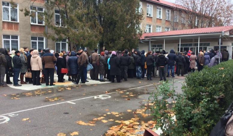 Alegători din Transnistria, aduşi la secţiile de vot din Anenii Noi (facebook.com)