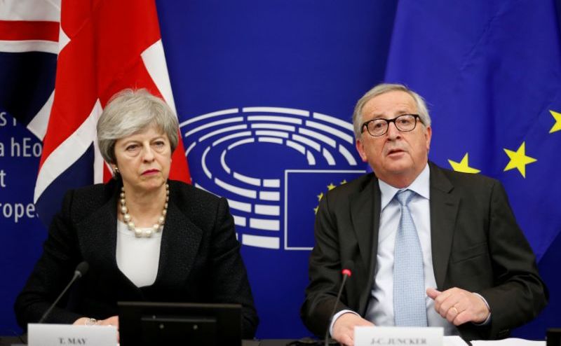 Premierul britanic Theresa May şi preşedintele Comisiei Europene, Jean-Claude Juncker