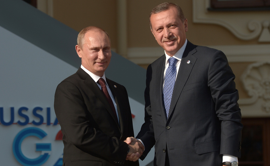 Preşedintele turc Recep Tayyip Erdogan (dr) şi omologul său rus Vladimir Putin