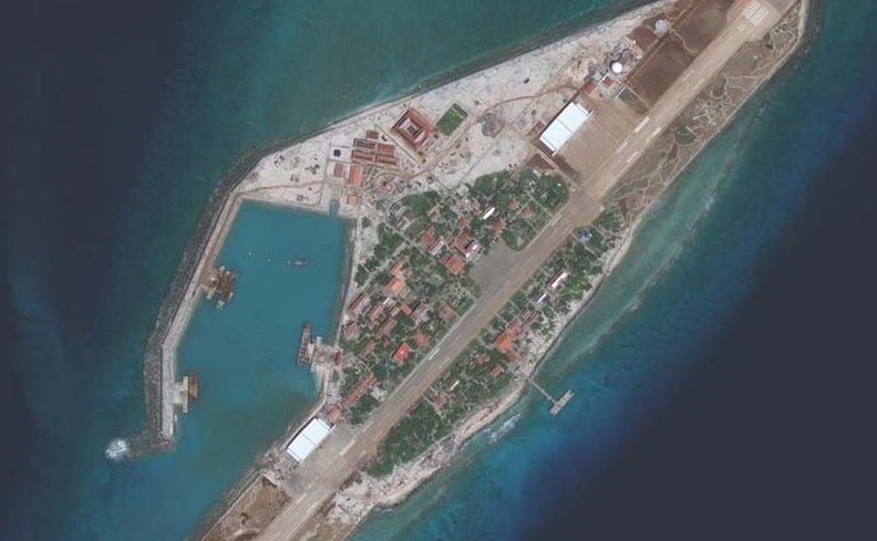 Asia Maritime Transparency Initiative a raportat că Vietnamul a extins o pistă de aterizare pe insula Spratly, în Marea Chinei de Sud