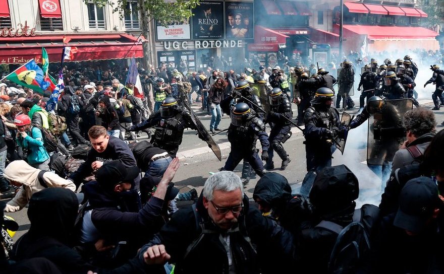 Ciocniri violente în poliţişti şi manifestanţi în Paris, 1 mai 2019