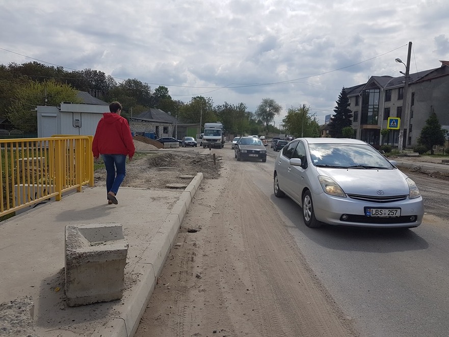 Dumitru Alaiba împreună cu alţi ciclişti au inspectat lucrările de pe traseul Chişinău-Ungheni