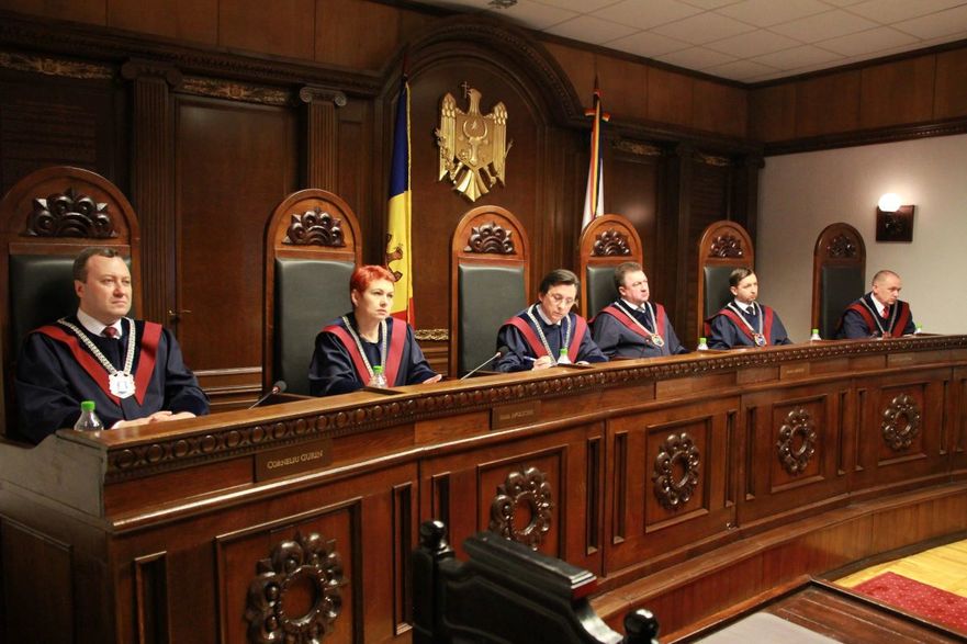 Judecătorii Curţii Constituţionale a Moldovei