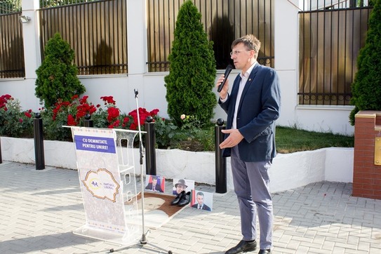 Partidul Liberal a organizat un flashmob la Ambasada Rusiei la Chişinău, 28.06.2019 (facebook.com/PL)